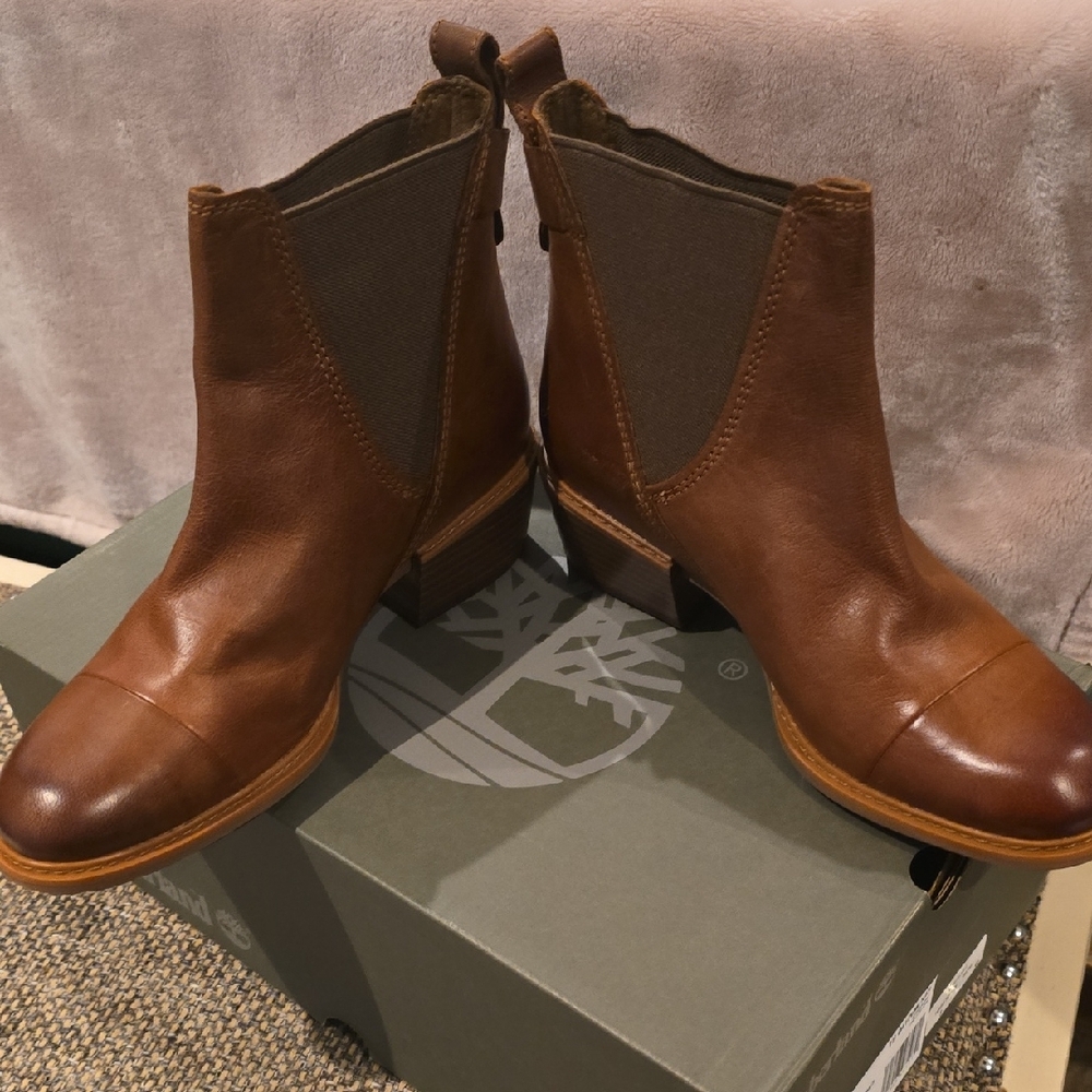 Timberland Women's Tan Leather Ankle Booties - Picture 3 of 9